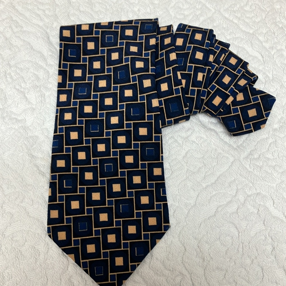 Hugo Boss classic geometric foulard silk tie, navy blue/yellow squares, 57 1/2”